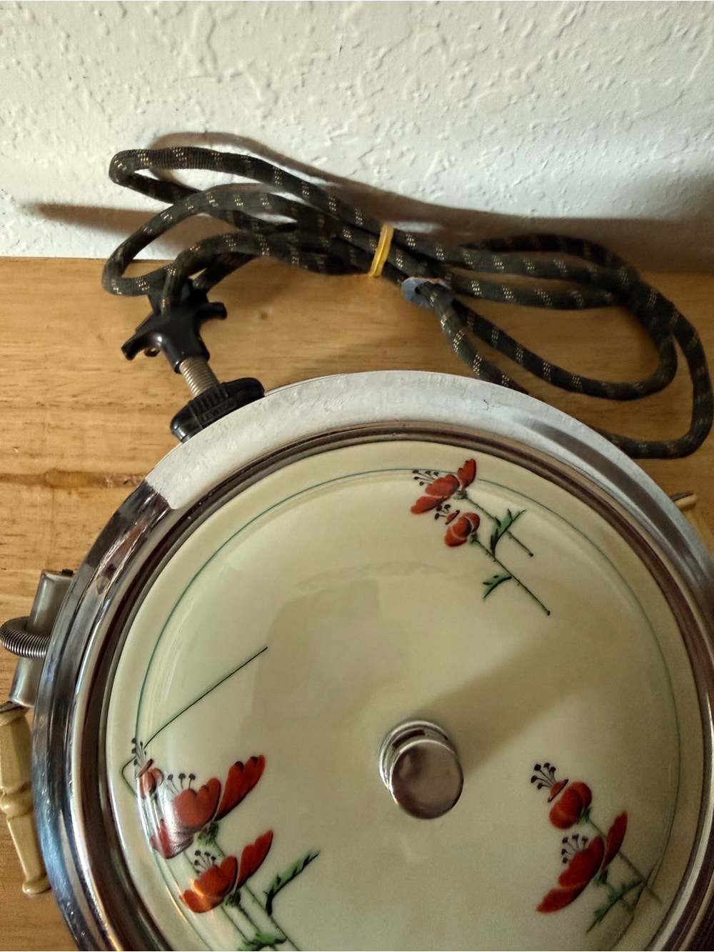 Vintage Ceramic-Top Stainless Steel Waffle Iron Cream Lid with Red Poppy’s WORKS - Picture 3 of 8
